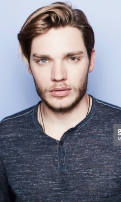 male-and-others-drugs:  🔴 Dominic Sherwood 🔴
