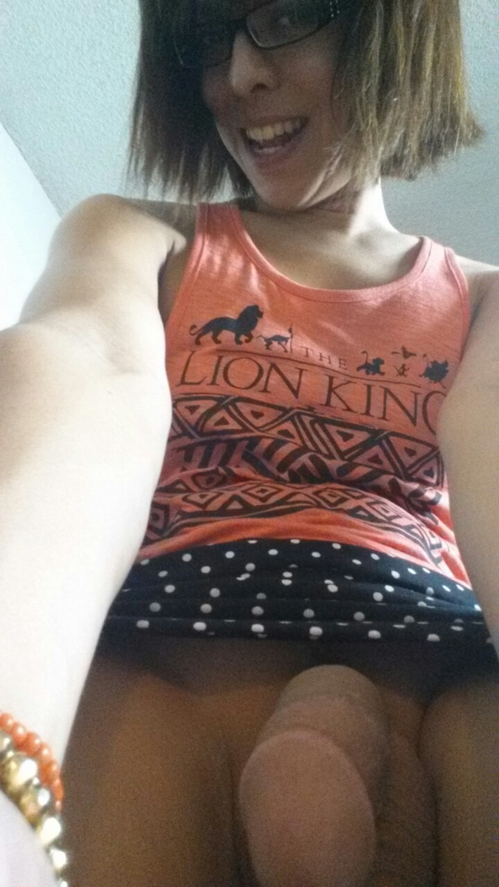 kendrasinclaire:  Upskirt…? … Downskirt…? :) 