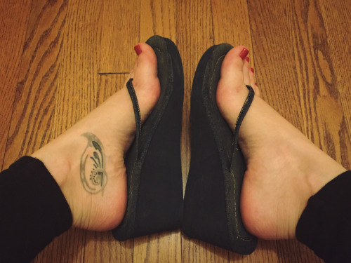 reps900:  Feet in flip flops  #Feet #toes porn pictures