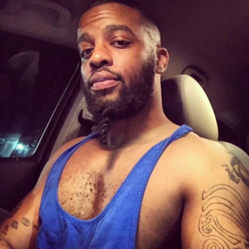 thiksoul69: supergrip1: thattboi8: dc-downlow-blog: Dc-DownLow-BlogDMV#GuttSlayyer Mmm Damn I need t