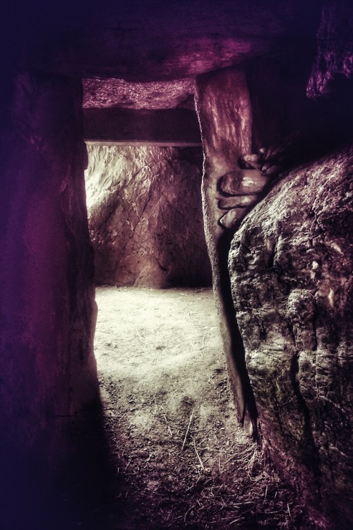 Bryn Celli Ddu Burial Chamber, Anglesey, North Wales, 14.8.18.