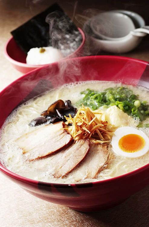 The Delicious Pure Tonkotsu Soup of Hakata Ramen / Tokyo Pic