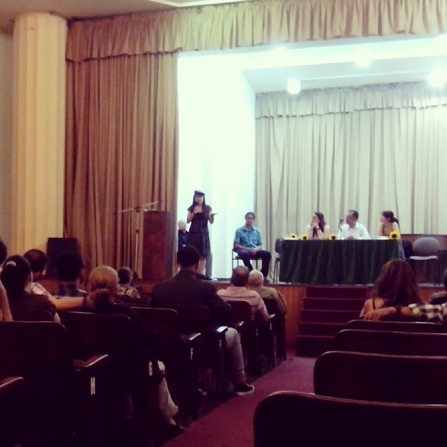 Noche de poesía, en bellas artes.