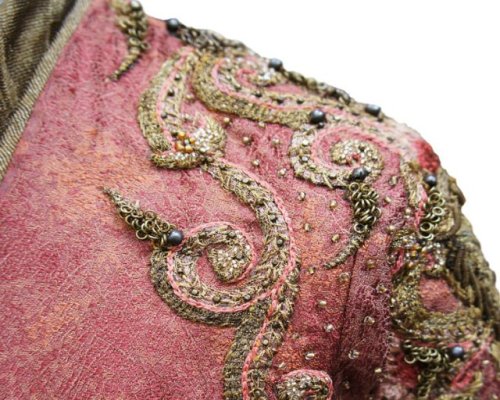 grimsperation: Michele Caragher  Embroidered details in Game of Thrones  &lsquo;Michel