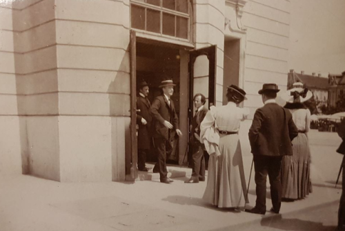 barcarole: R. Strauss and G. Mahler in front of the Graz Opera House for the premiere of Salom&eacut