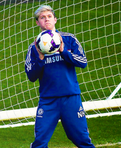 swiftclass:  Niall playing football this week (?) 