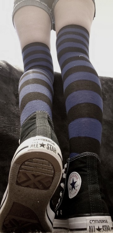 doc-martens-latex-sissy-fetish:  I love she and her Chucks <3 :)