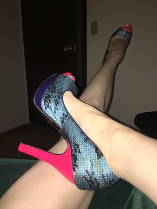 babyfeet5: can’t help but go crazy over these beauties. :)