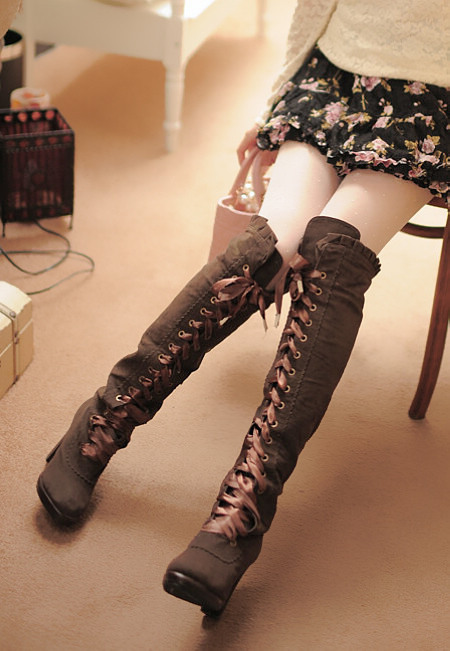 gorogoroiu:  random-taobao:  High heeled knee length boots with lacing. Sizes 35-37. 98 yuan. 15.77 