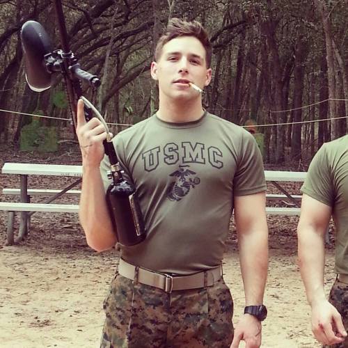 musclebeastss-blog:clevelandfagblog:9mmmatthias:too bad it’s paintball and not an M-16Fuck it .. It’