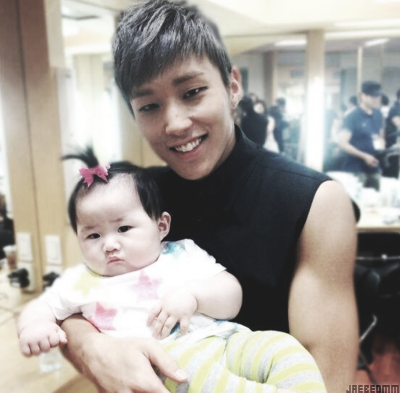 jaebeomm:  when b.a.p meets a baby literally 
