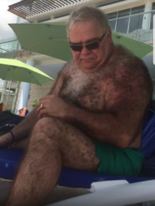 bearbarbudo:  Very delicious furry