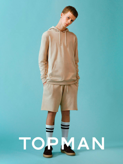 TOPMAN Fall/Winter 2016 Campaign PreviewHere is the first look at TOPMAN‘s Fall/Winter 2016 campaign