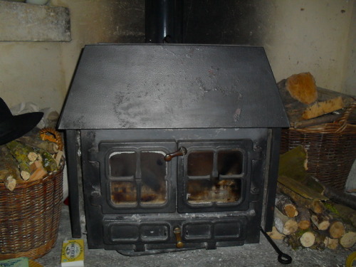 farmwitch:fireplace at the cottage i stayed in 