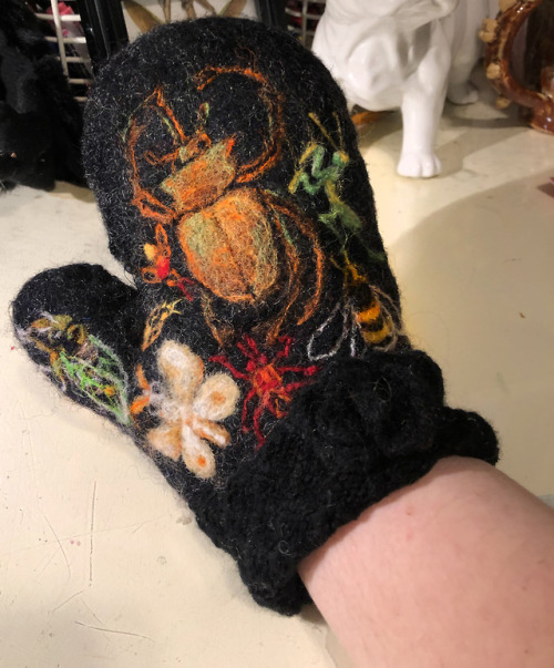 ink-the-artist - I felted mittens…with BUGS