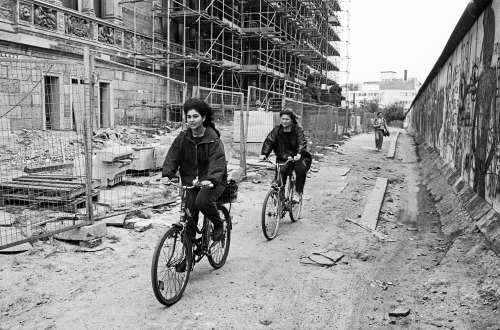 Berlin August 1986. The Berlin Wall had a positive side to it for some West Berliners. A traffic-fre