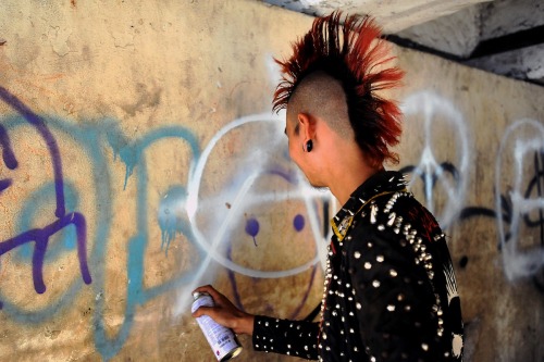 Sex iloveyouletsgo:  PUNKS IN MYANMAR! Read the pictures