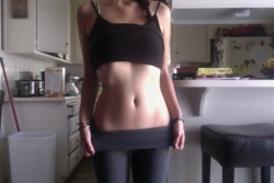 lilspoopy:  wish my stomach still looked like this.. i’ve been eating kinda shitty lately 