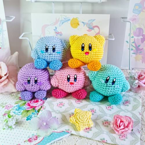 retrogamingblog2: Pastel Crochet Kirby Plushies made by kimdanslesnuages