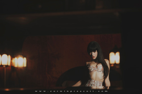 modelmika:  Lust - See the full set here! Model: Mika LovelyPhotographer: corwinprescottLatex: Vaunt