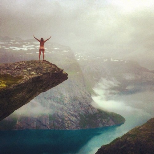 nudeforjoy:  hairyspider68: Awesome.  I don’t normally do nudes but this screams freedom.