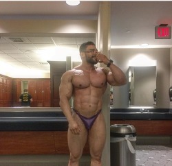 dafyddbach:  Vascular muscled mexican Jorge Trejo for 4300 followers.  For more muscle hunkery follow @dafyddbach.