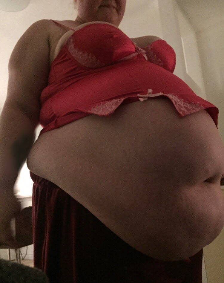 loudgoateecreation:growingcutie:My lingerie doesn’t fit anymore! Gaining weight is so much fun 💕growingcutie