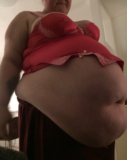 loudgoateecreation:growingcutie:My lingerie doesn’t fit anymore! Gaining weight is so much fun 💕growingcutie