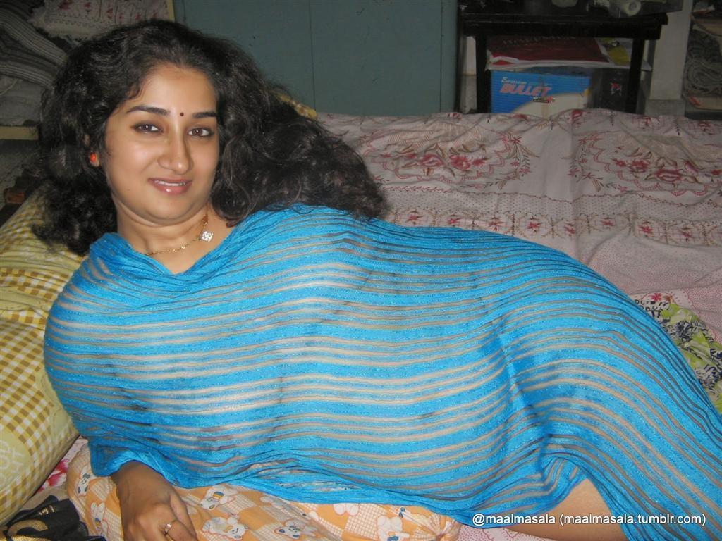 maalmasala:  Hot Indian Rupali Aunty Exposing Boobs Through Transparent Saree - Maal