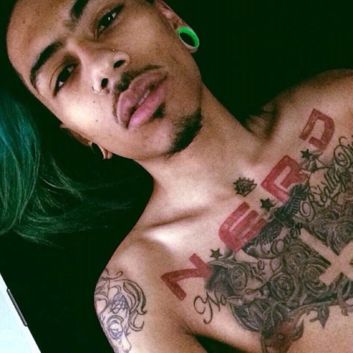 baitnbust:  Tatted sexy dude……👍🏾or👎🏾
