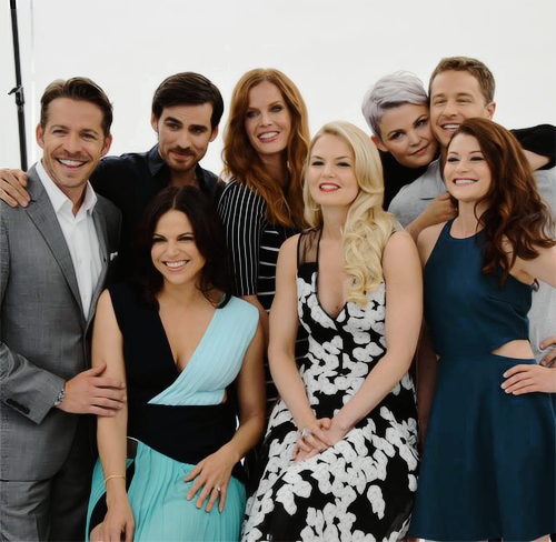 The cast of #OnceUponATime looks magical this morning on the #TVGMYacht at Comic-Con. #TVISDCC (x)
