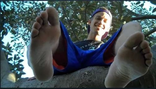 Come on lick my dirty feet SlaveFollow me at fetishboysworld.tumblr.com/ for daily updates