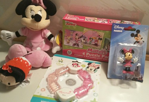 littlerumpusroom: MINNIE MOUSE GIVEAWAY Prizes: Plush Tsum Tsum 4 puzzle pack Teether ring Figurine 