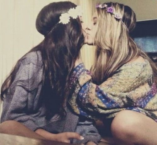 realityanddisaster:  NO A LA HOMOFOBIA. El amor no depende de un hombre y una mujer,