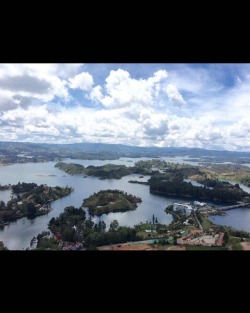 #guatape #pueblo #Colombia #elpenol #elpeñol #bigassrock halfway up!