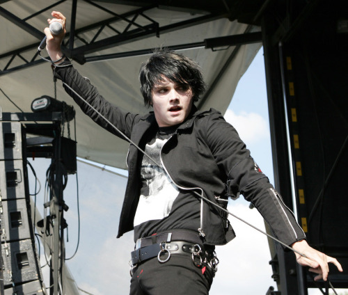 vacationadventuresociety: (click pic for HQ) Warped Tour @ Germain Amphitheater Columbus, OH. 18/06/