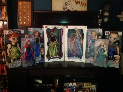 thedisneydifference: Can’t wait till I add Coronation Elsa and Winter Anna to my collection ne