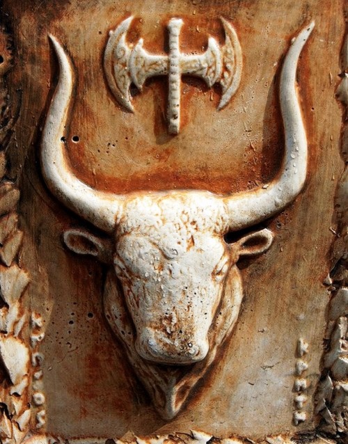 Sacred Minoan symbols: Bull and Labrys.
