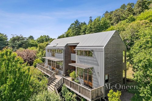 It will be sad to see our two friends The Jens move on from their gorgeous home @wombatbarn situated on the northern edge of the Daylesford Botanical Gardens. The house designed by @grantamonarchitects has been the source of many enjoyable evenings...