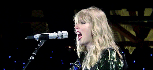 tayorswift:Taylor performing The Best Day in Santa Clara