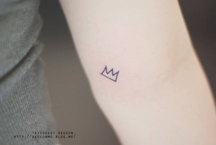 Little Tattoos — Small crown tattoo inspired on Basquiat. Tattoo...