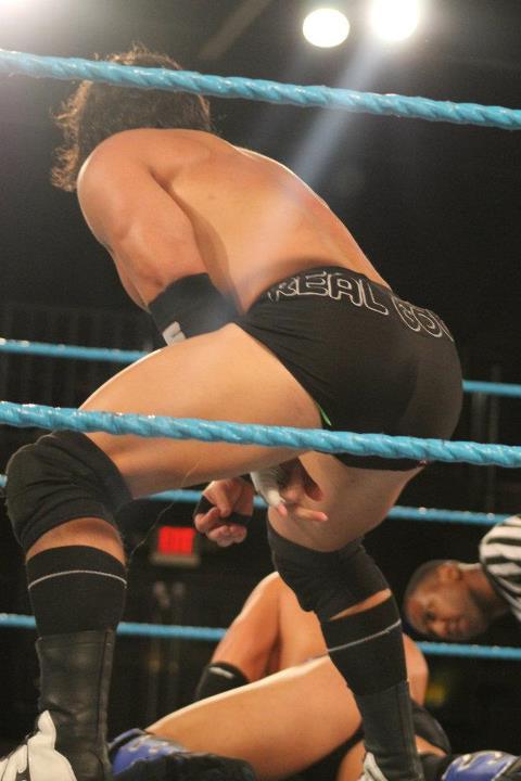 gr8kingofhearts:  Brad Maddox big butt 😍 