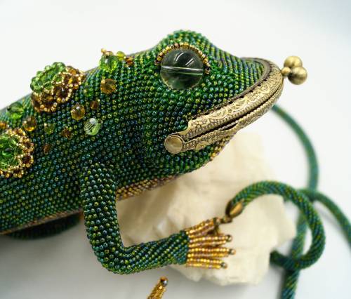 sosuperawesome:Beaded Frog PursesAirinkarotw on Etsy 