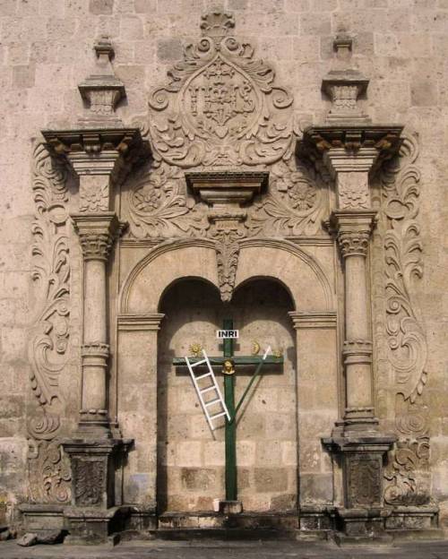 jpelsous:Portada barroca del antiguo Colegio de Santiago de la Compañía de Jesús de Arequipa (s. XVI