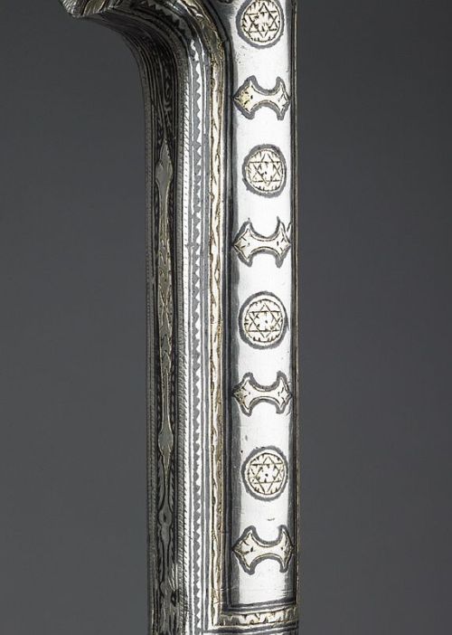 art-of-swords:Yatagan SwordDated: 1809Culture: OttomanMedium: iron or steel, gold, silver, wood, met