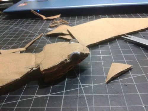 potentialforart: little-vince: Bearded Dragon with cardboard by cardboard artist 鍾凱翔 Zhongkai Xian