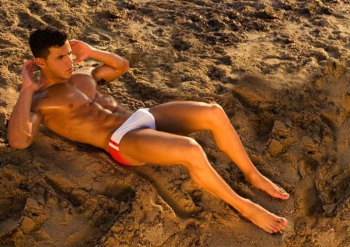 stratisxx:Hot greek stud Iraklis Kozas and his big beach bulge.