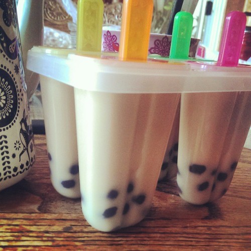 maikonkon: Making milk tea #popsicles with #boba