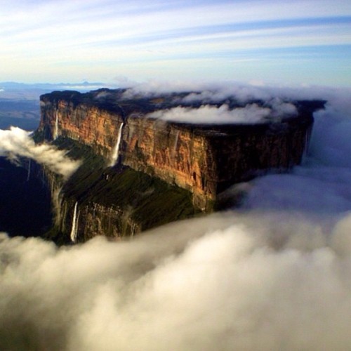 evanoesnadaespecial:  instagram:  Venturing into Venezuela’s Angel Falls To view more photos and videos from Angel Falls explore the Angel Falls location page and browse the #angelfalls and #saltoangel hashtags. Venezuela’s El Salto Ángel, or Angel