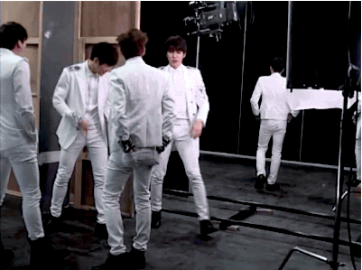 thegifmill:  Sungyeol showing off his mime skills.